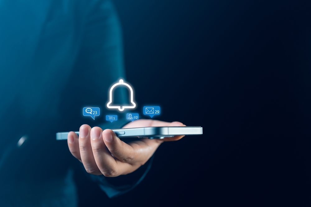 Virtual,Screen,On,Smartphone,Shows,Real-time,Notifications,,Including,Information,,Chats,